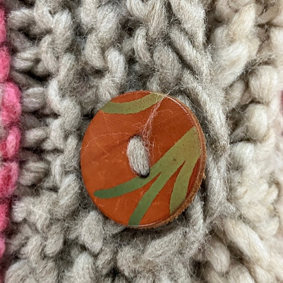 Beautiful chunky Knit Scarf with Button Accent - Picture 3 of 10